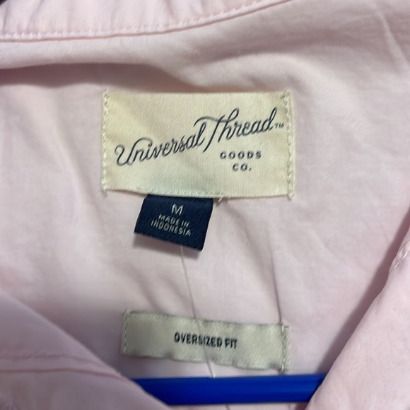 Universal threads oversized shirt, size M - Picture 2 of 3